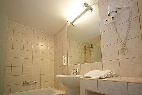 Superior bathroom in the 4-star hotel in Kecskemet