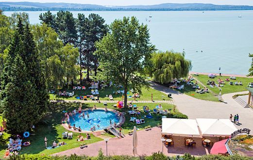 Panoramic view from the superior rooms - Hotel Club Tihany - 4-star hotel directly on the shore