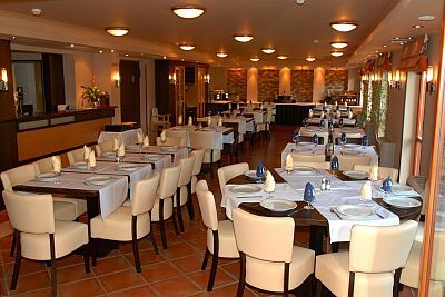 3* To Wellness Hotel's elegant restaurant in Bank