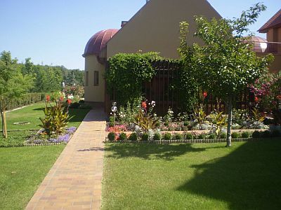 Hotel Shiraz Egerszalok - garden of Faboluos Shiraz Hotel 