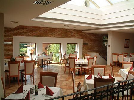 Airport Hotel Stacio - hotel restaurant in Vecses, close to the Liszt Ferenc International Airport in Budapest