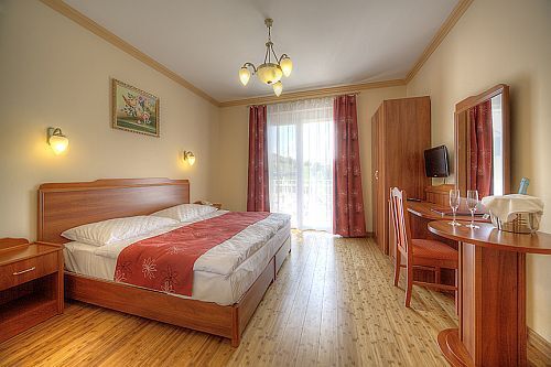 Fried Castle Hotel Simontornya - romantic double rooms of the elegant castle