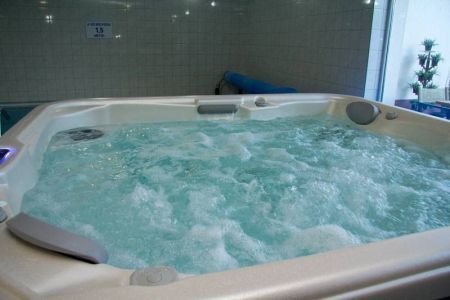 Bagoly Inn, Gyömrõ - Jacuzzi at the Bagoly Inn for wellness lovers