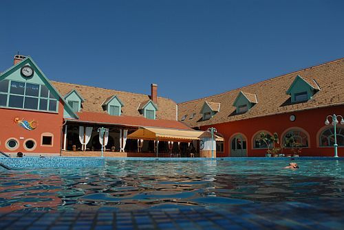 Outdoor thermal pool in Termal Hotel Liget in Erd - thermal hotel close to Budapest